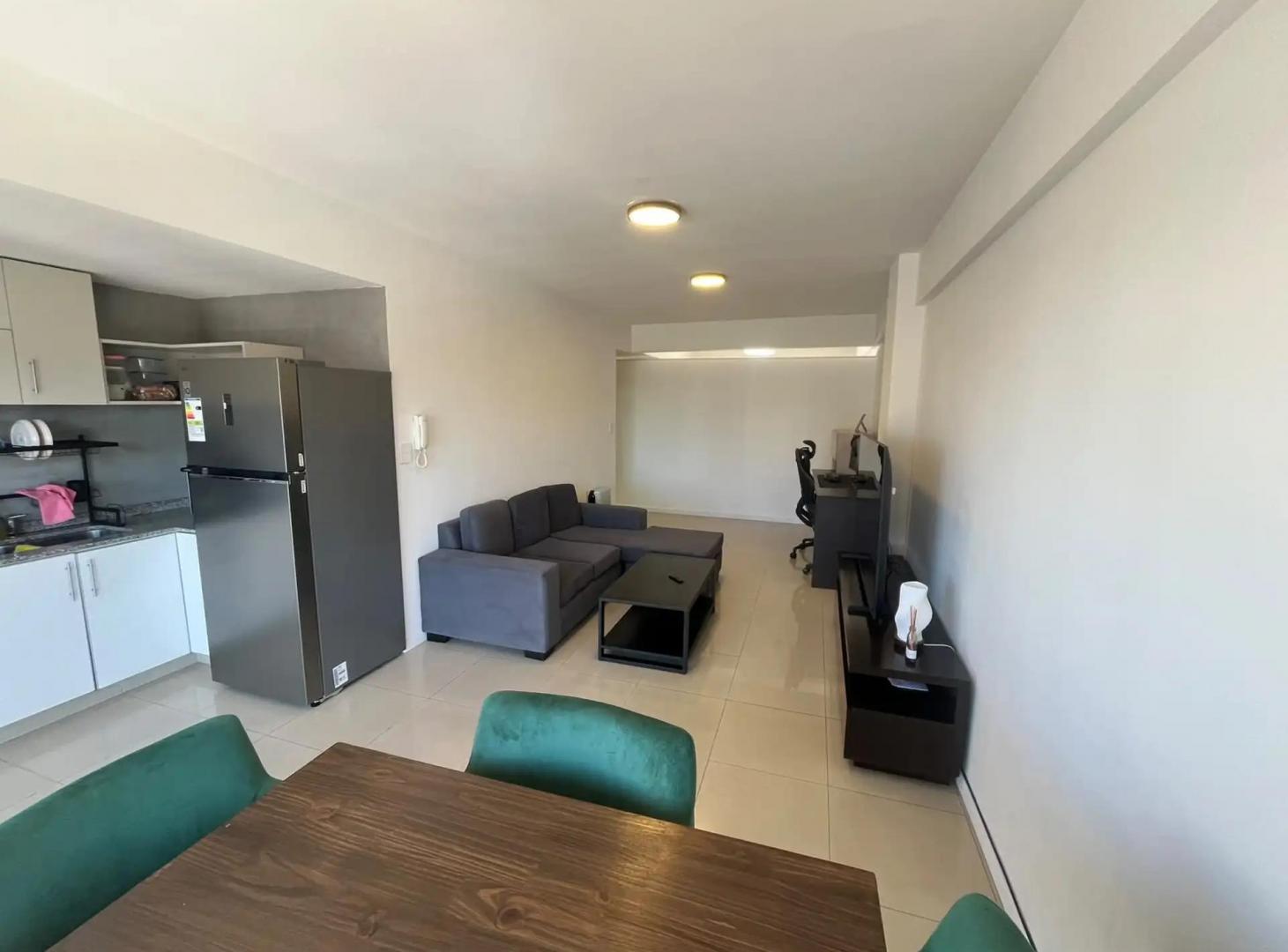 Foto de HERMOSO DEPARTAMENTO DE 2 AMBIENTES CONTRAFRENTE CON BALCON Y COCHERA., imagen 3