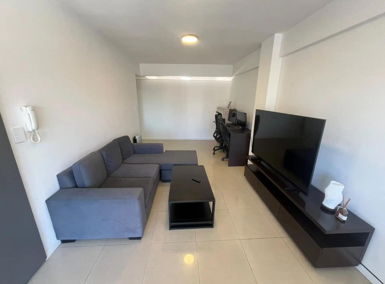 Foto de HERMOSO DEPARTAMENTO DE 2 AMBIENTES CONTRAFRENTE CON BALCON Y COCHERA., imagen 4