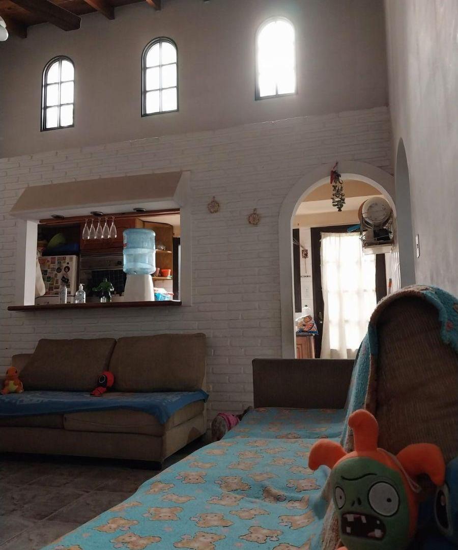 Foto de CASA EN ESQUINA DE 4 AMBIENTES CON PATIO/ COCHERA CUBIERTA/ TERRAZA Y, imagen 3