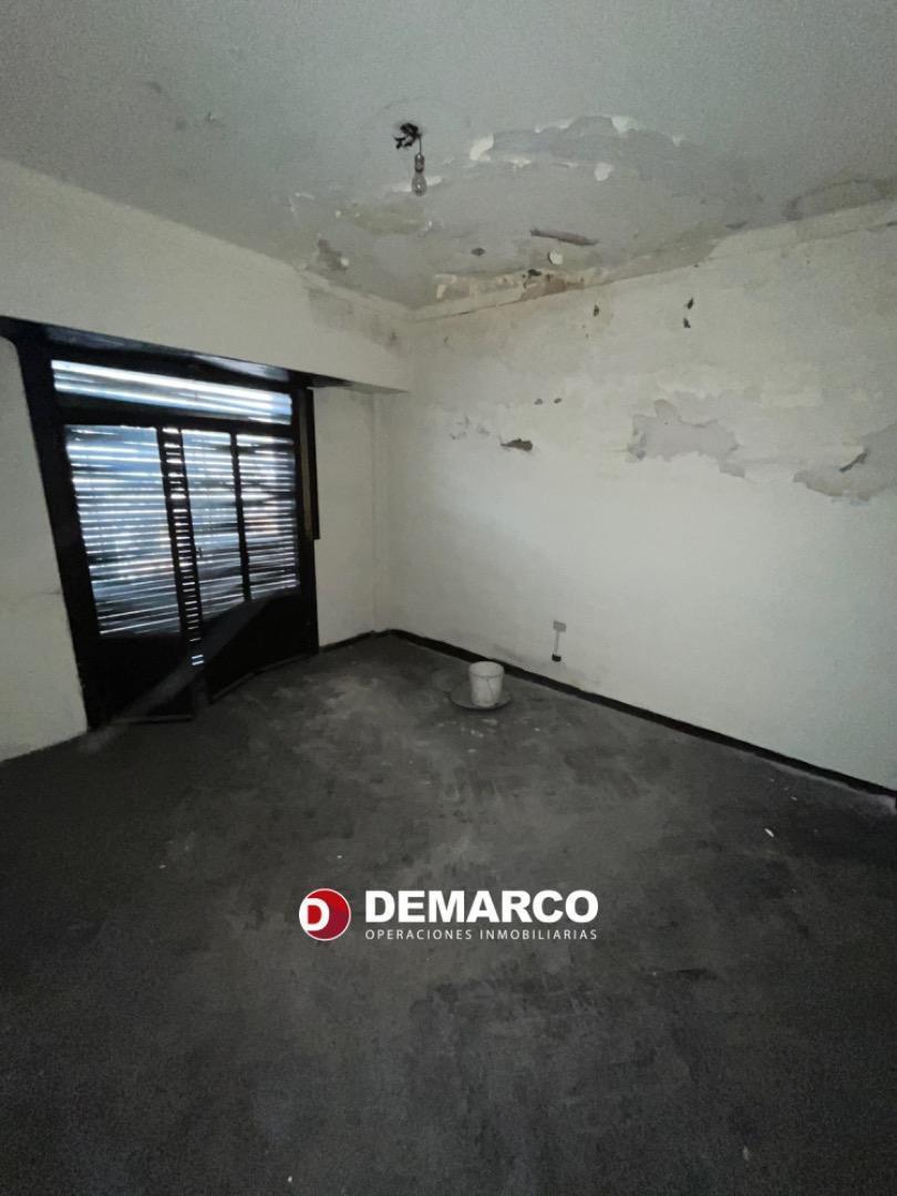 Local + Deposito + 2 Departamentos de 3 y 4 Ambientes en Blok. 5