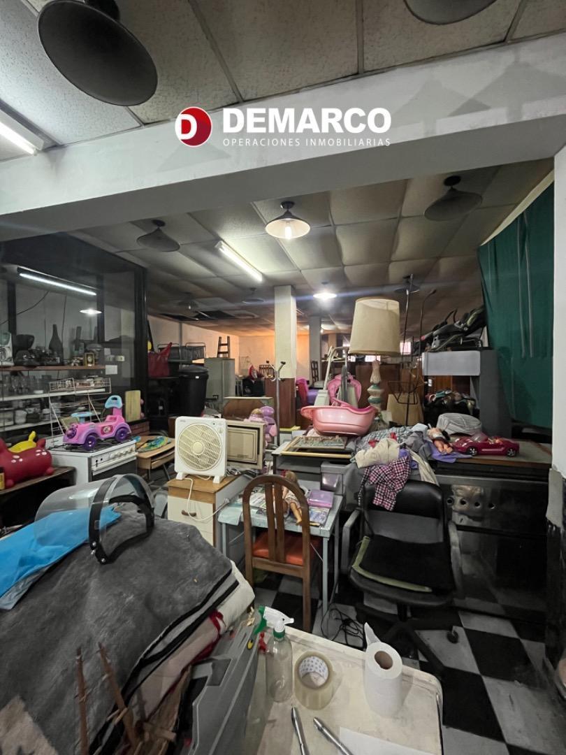 Local + Deposito + 2 Departamentos de 3 y 4 Ambientes en Blok. 4