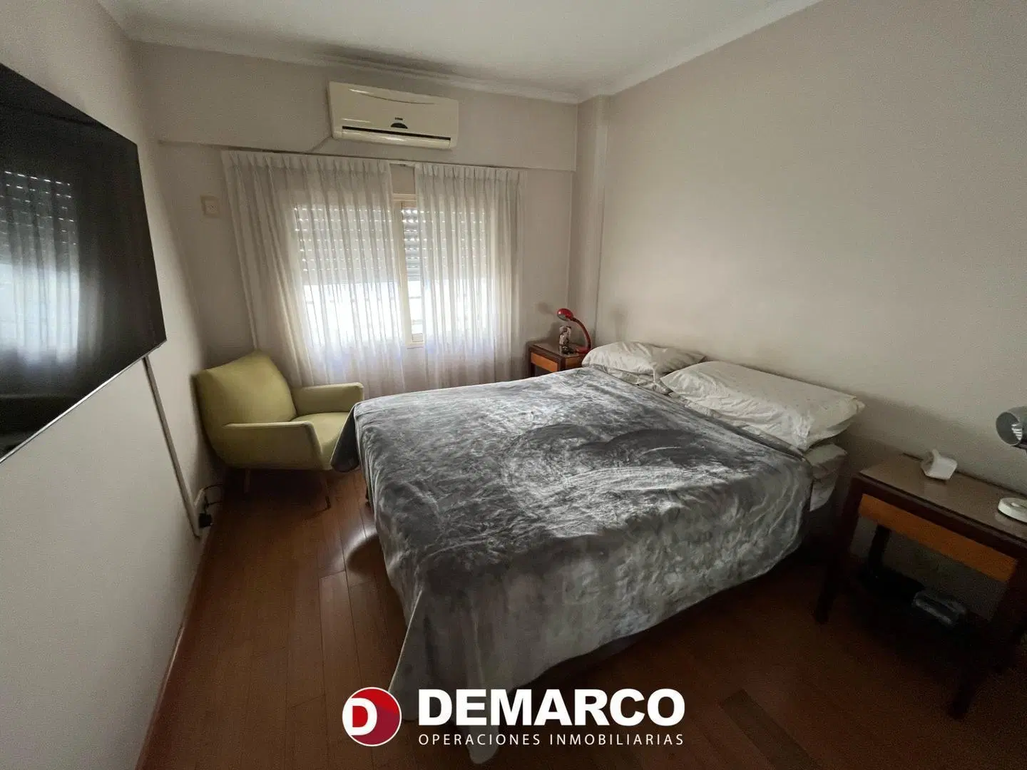 PISO 3 AMBIENTES FRENTE CON BALCON Y COCHERA 1