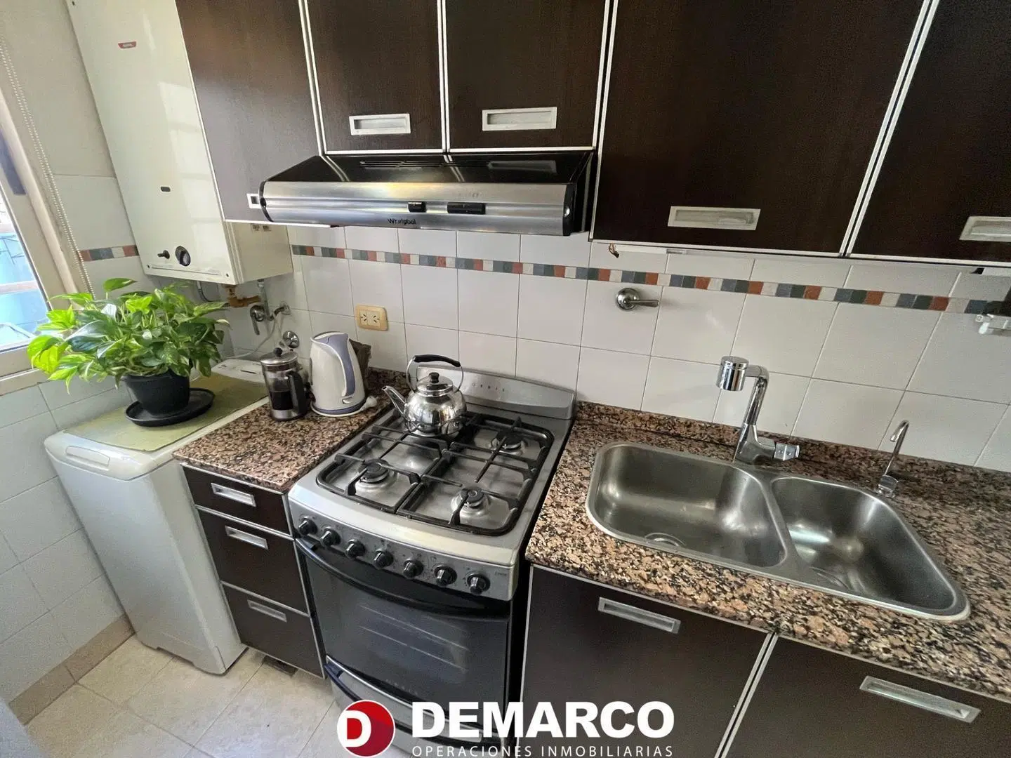 PISO 3 AMBIENTES FRENTE CON BALCON Y COCHERA 2
