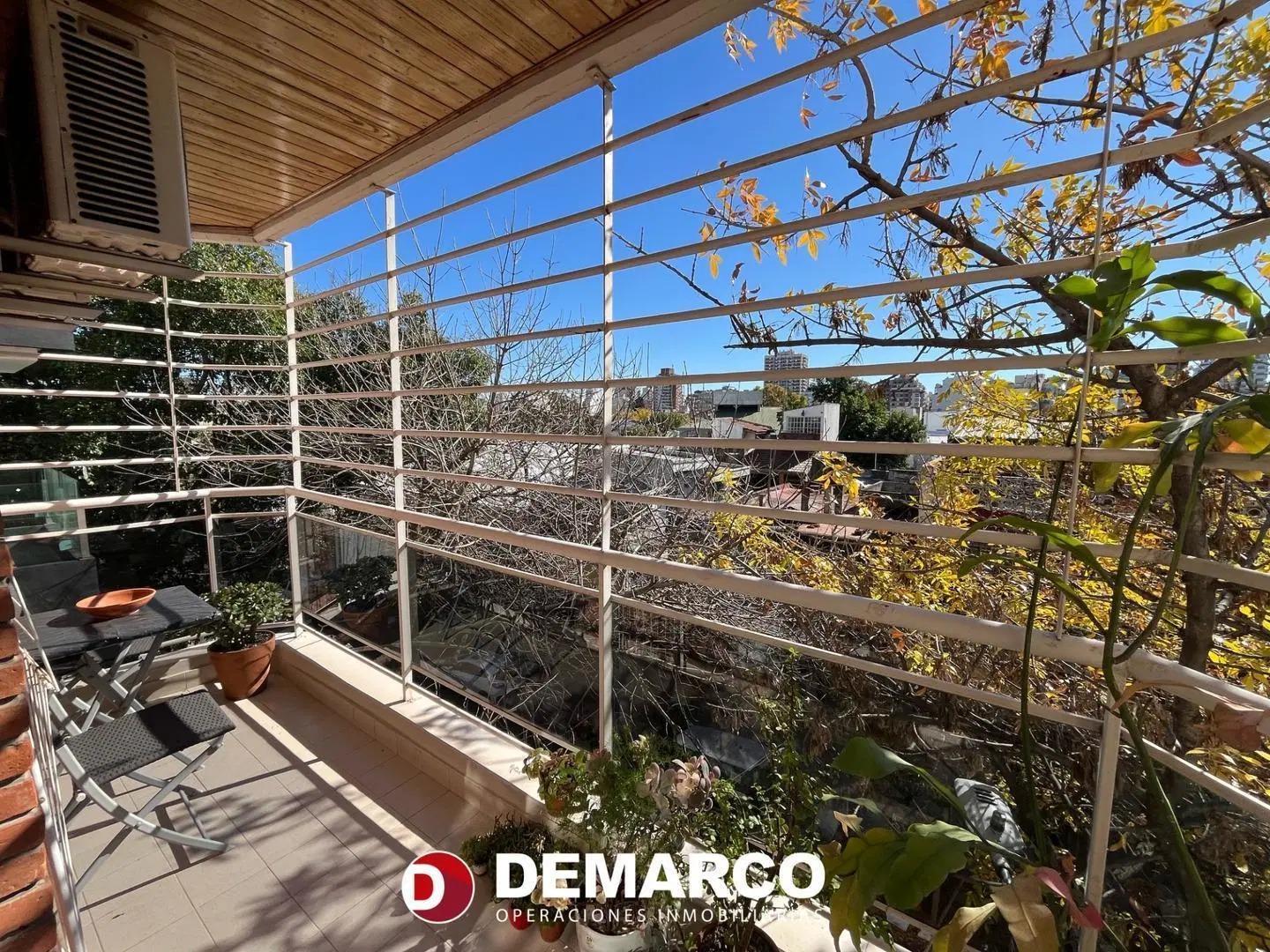 PISO 3 AMBIENTES FRENTE CON BALCON Y COCHERA 4