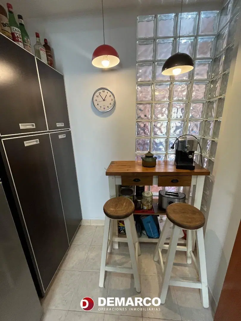 PISO 3 AMBIENTES FRENTE CON BALCON Y COCHERA 3