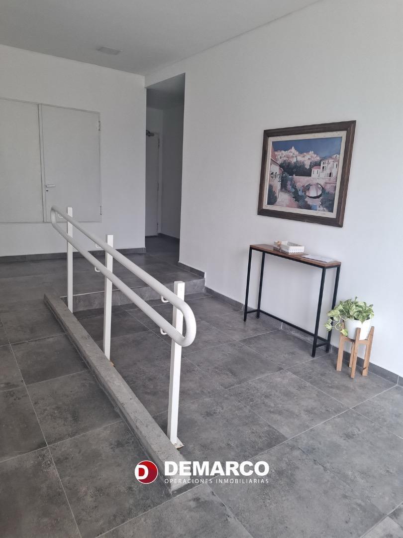 Foto de DEPARTAMENTO 2 AMBIENTES A LA CALLE CON BALCON. LUMINOSO .-, imagen 1