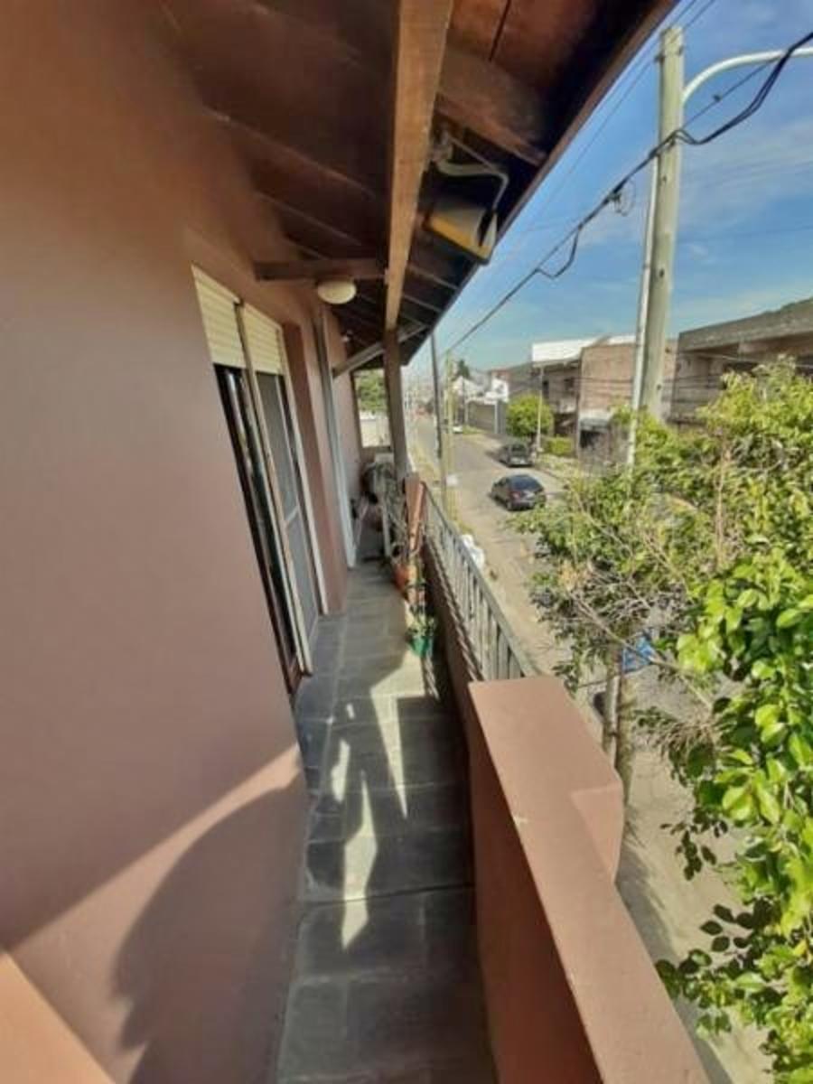 Excelente Piso de 3 ambientes en Lomas del Mirador