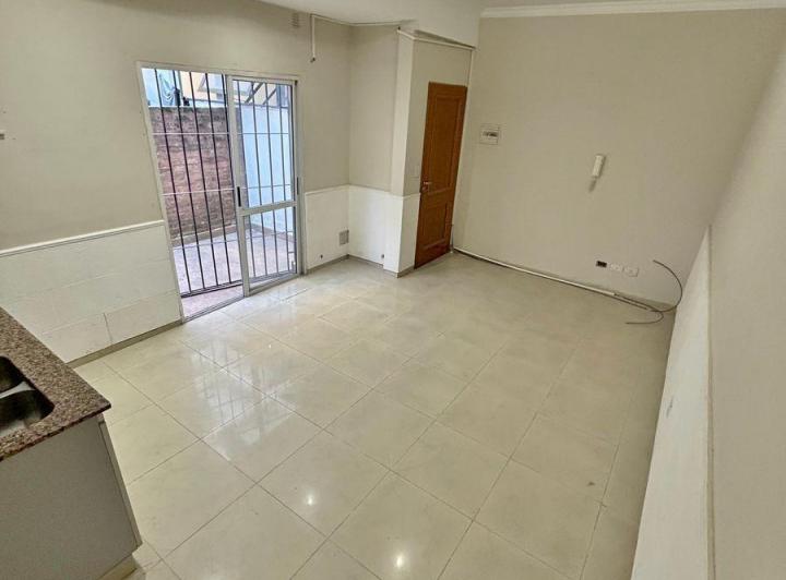Departamento de 2 ambientes con patio. San Justo centro 4