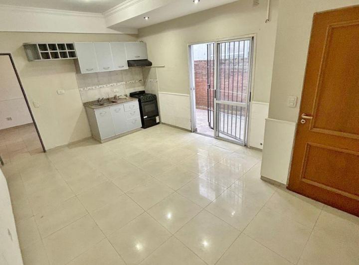 Departamento de 2 ambientes con patio. San Justo centro 3
