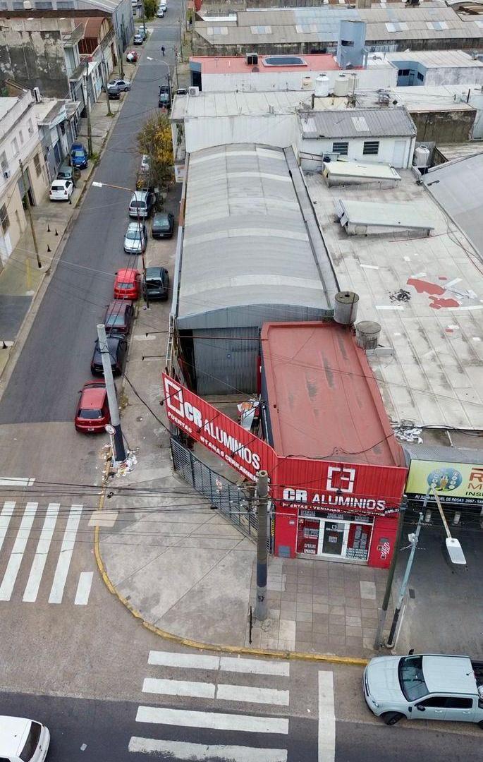 Galpon Industrial sobre lote de 303 mts