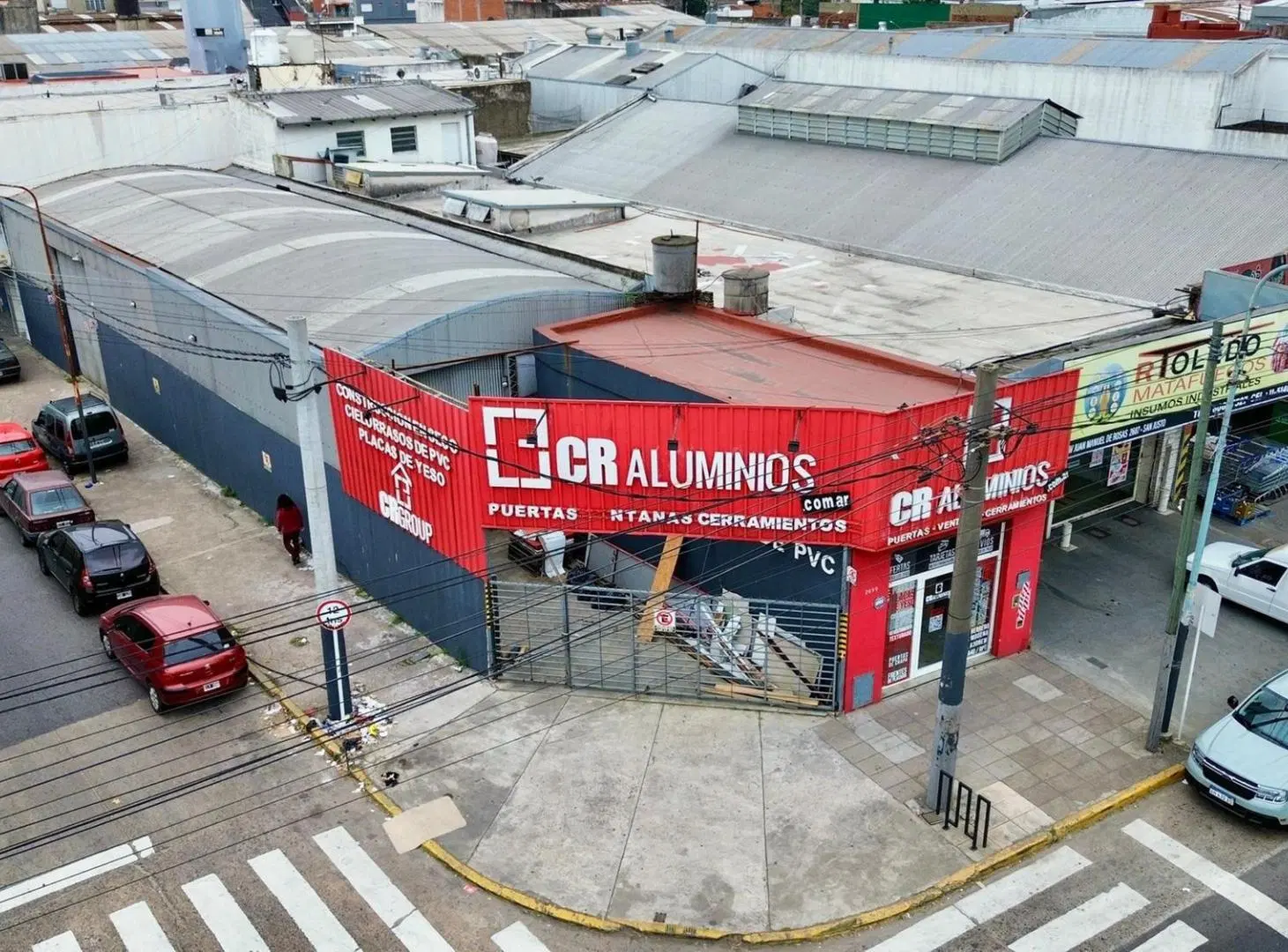 Excelente local comercial con Galpón/depósito 3