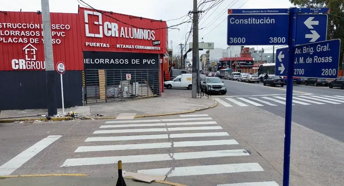 Excelente local comercial con Galpón/depósito 4