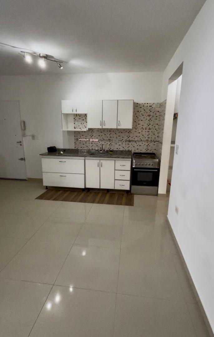 Foto de Excelente Departamento de 2 ambientes con cochera cubierta. San Justo, imagen 2