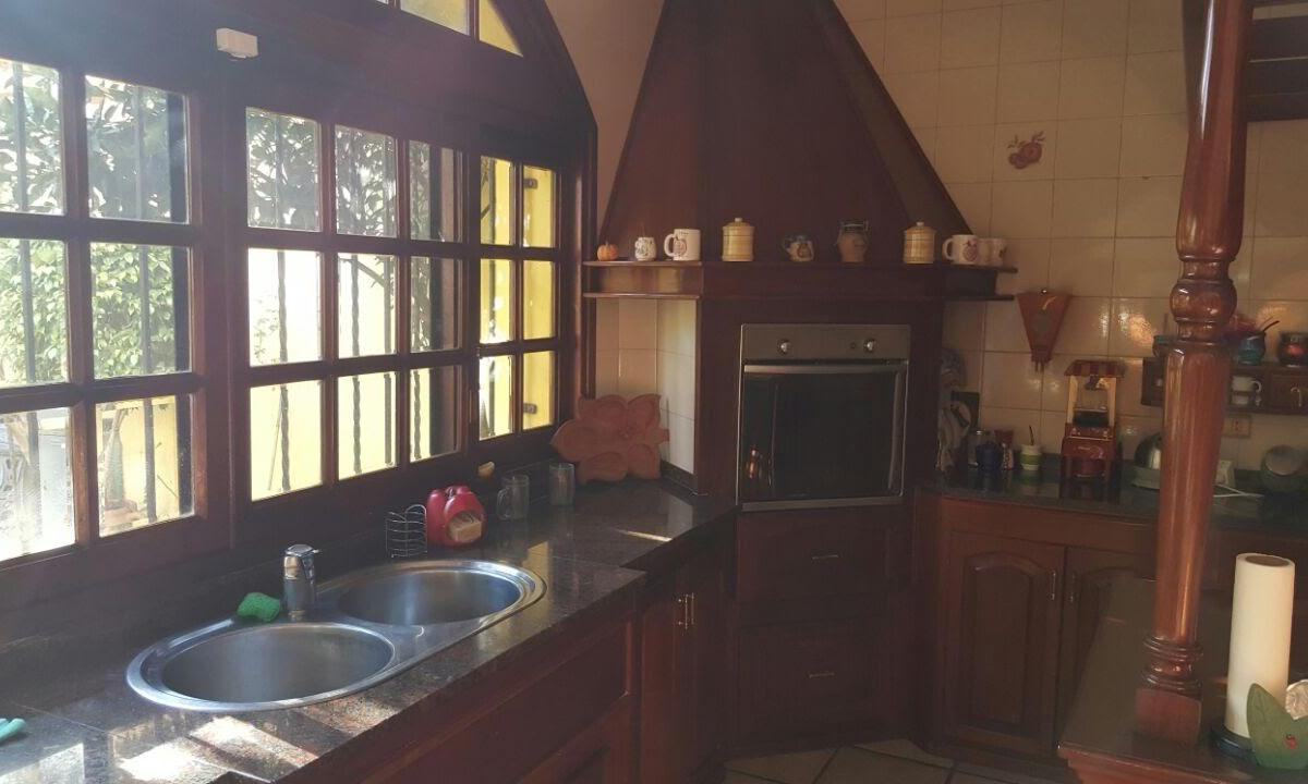 Casa de 5/6 Ambientes con Quincho y Jardin, 430 m² 2