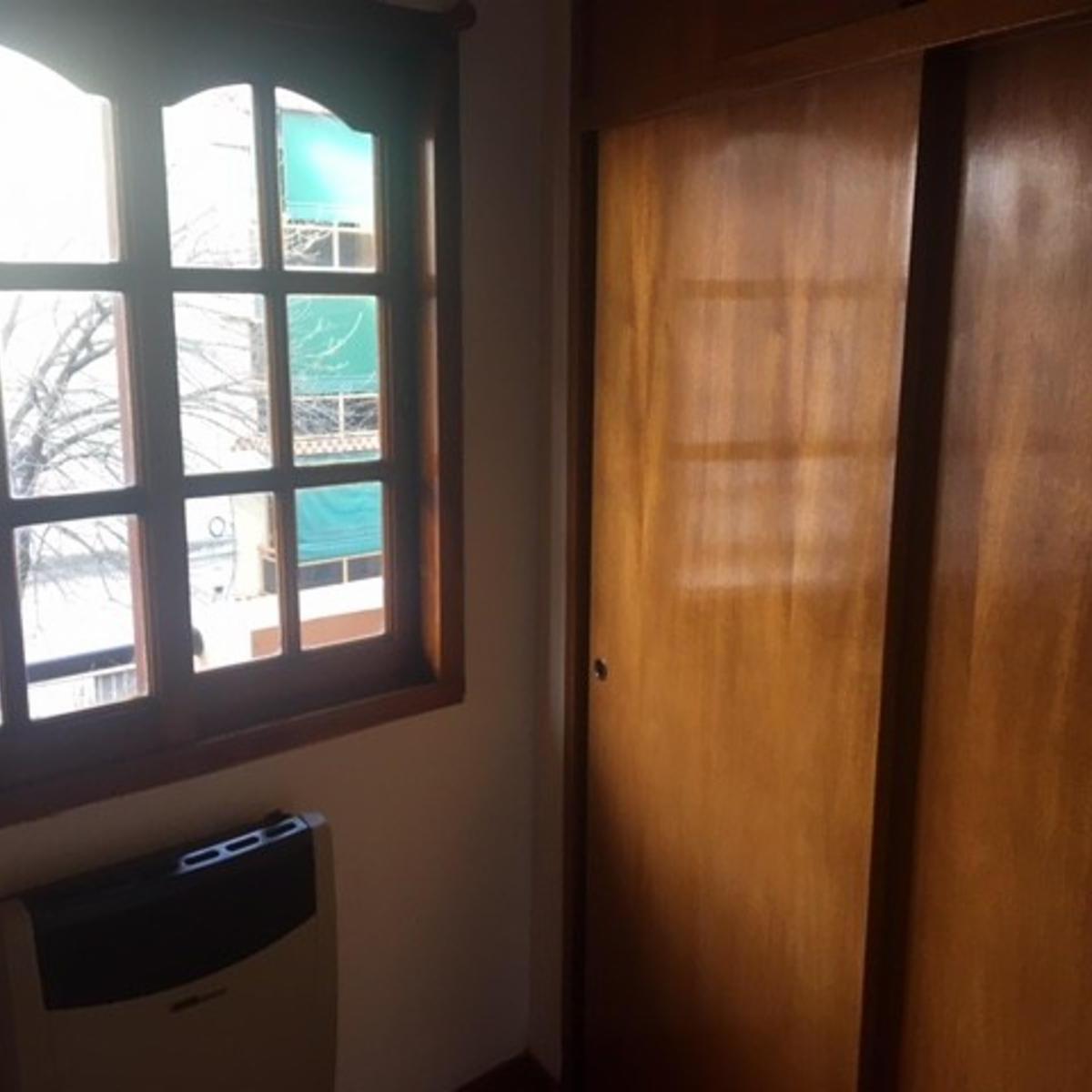 Casa de Tres Plantas de 254 m² Cubiertos en Lote Propio de 8,66 X 17 3