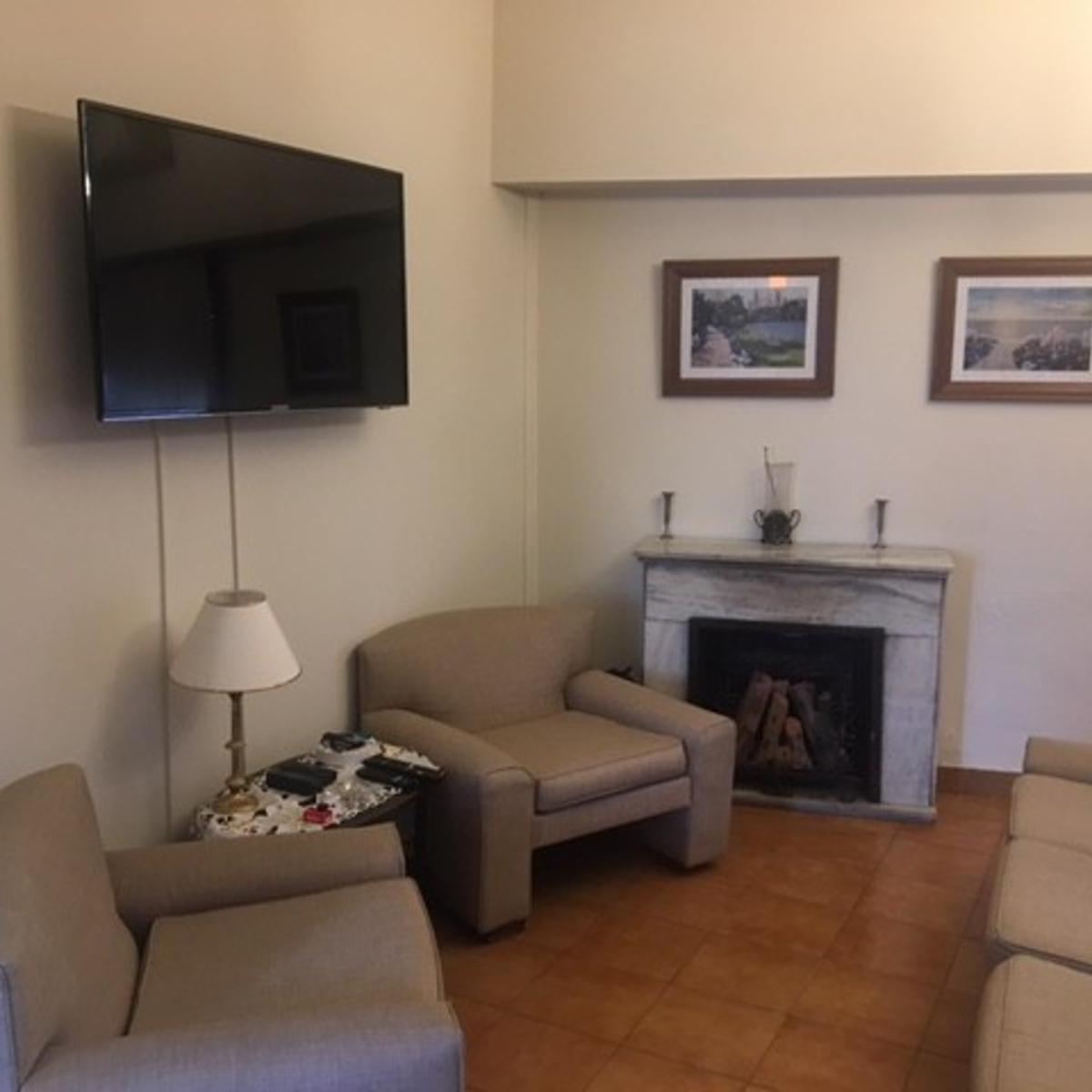 Casa de Tres Plantas de 254 m² Cubiertos en Lote Propio de 8,66 X 17 4
