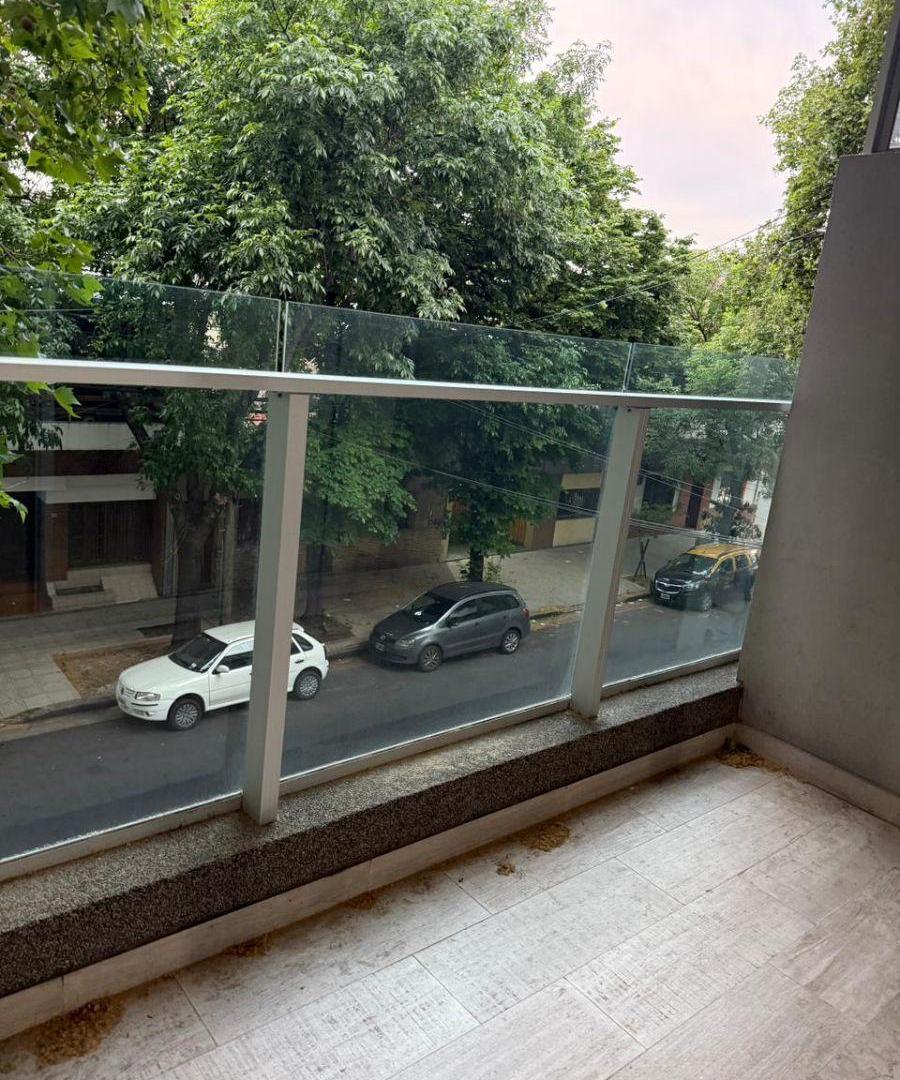 MONOAMBIENTE AL FRENTE, BALCON MEDIA CUADRA DE RIVADAVIA