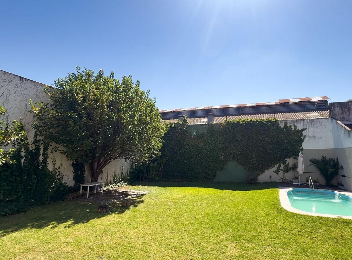 CASA CON GRAN JARDIN Y PISCINA 5 DORMITORIOS , 4 COCHERAS