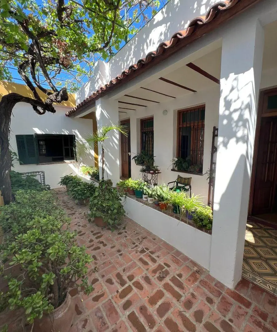 HERMOSISIMA casa reciclada con 3 habitaciones y jardin! 4