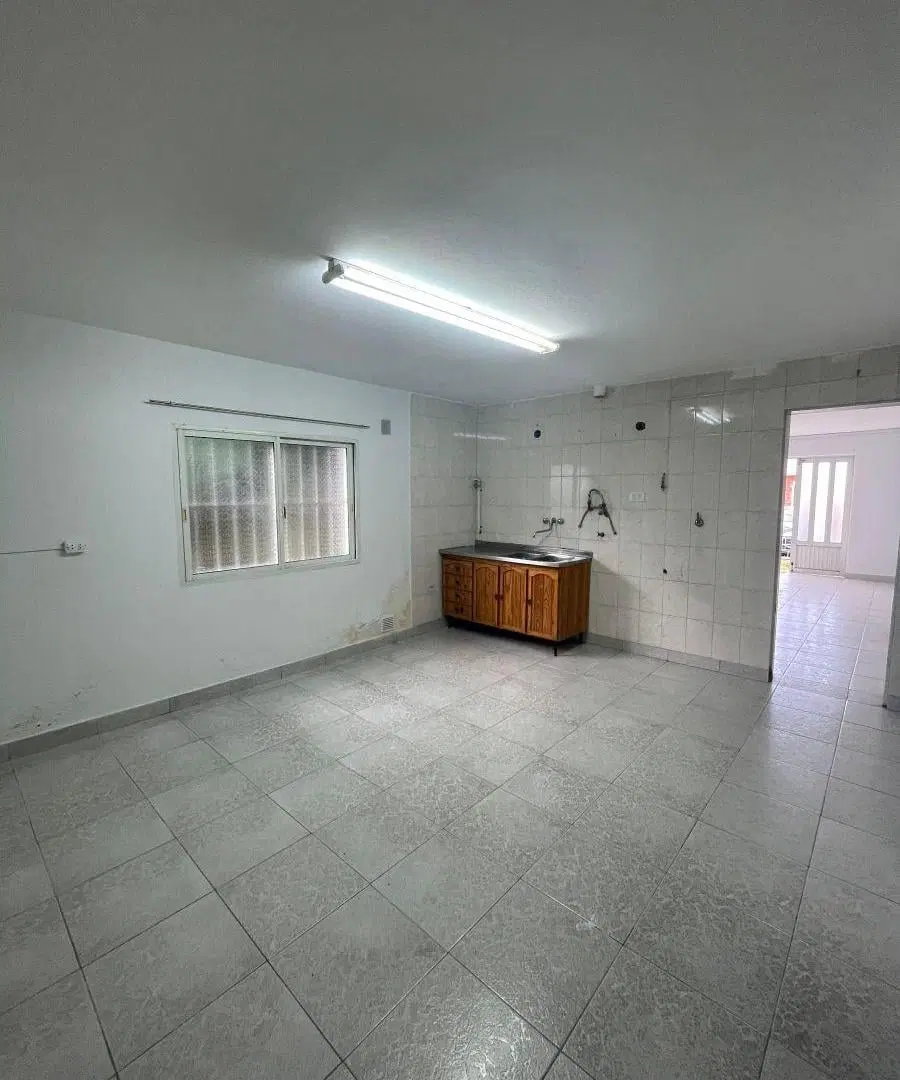 Propiedad en zona comercial en la RENOVADA calle Baigorria! 4
