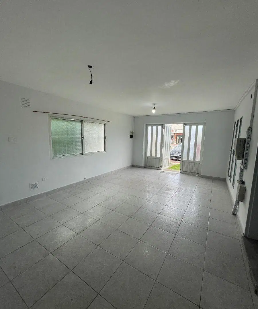 Propiedad en zona comercial en la RENOVADA calle Baigorria! 3
