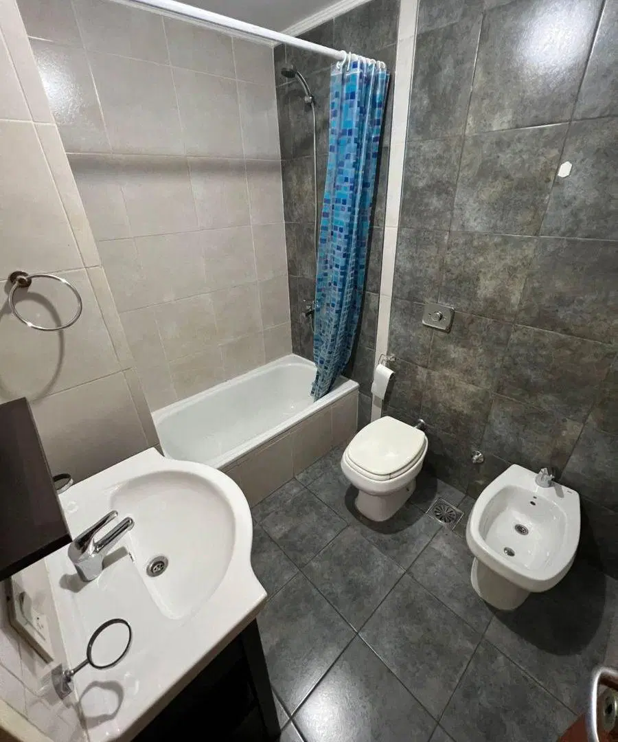 Primer piso al frente con 1 dormitorio sobre calle Laprida! 5