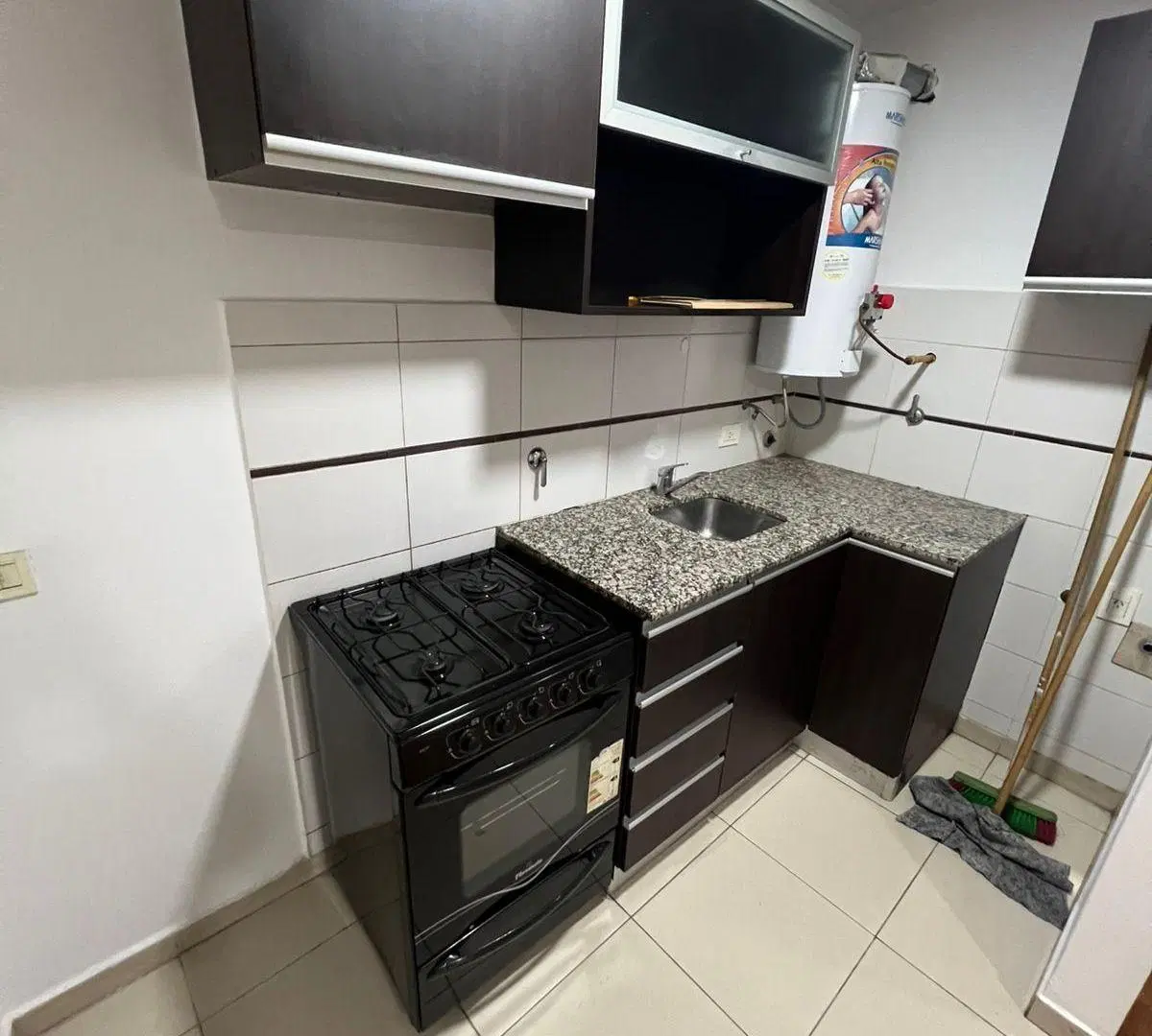 Primer piso al frente con 1 dormitorio sobre calle Laprida! 2