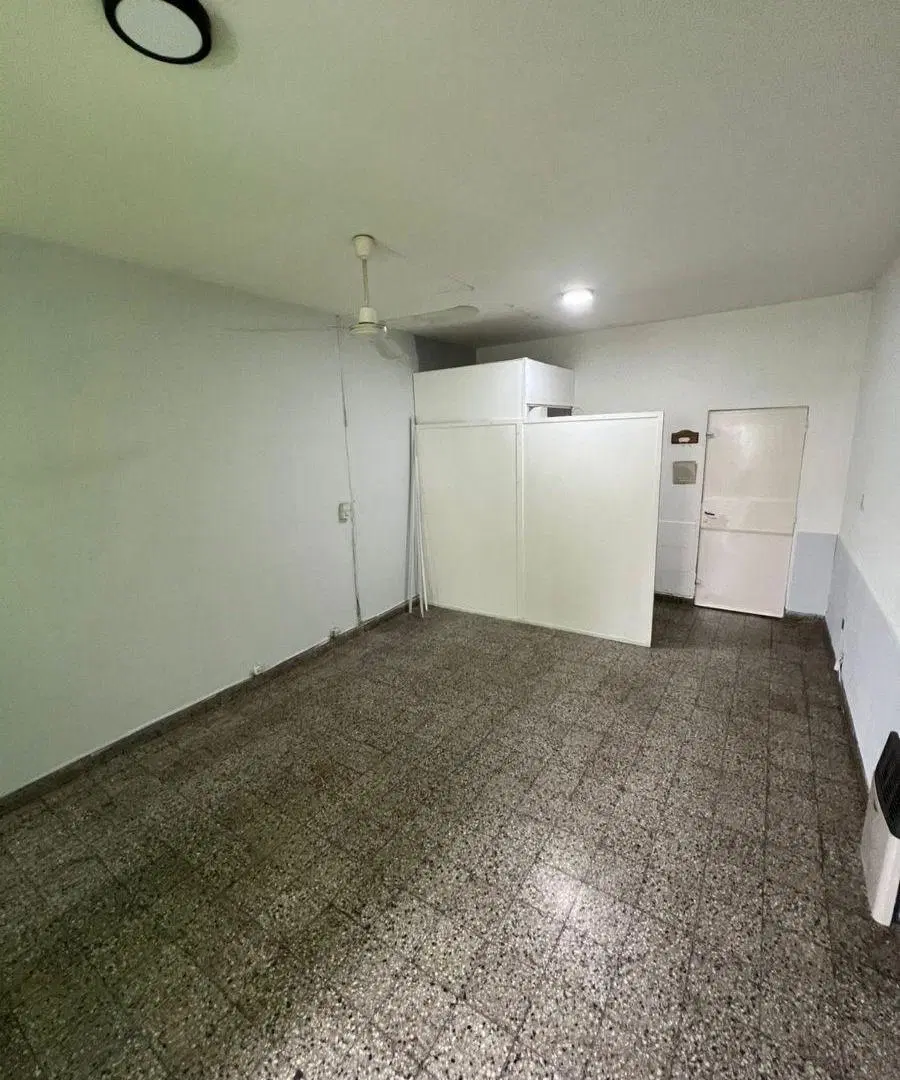 Local comercial a metros de la renovada calle Baigorria 3