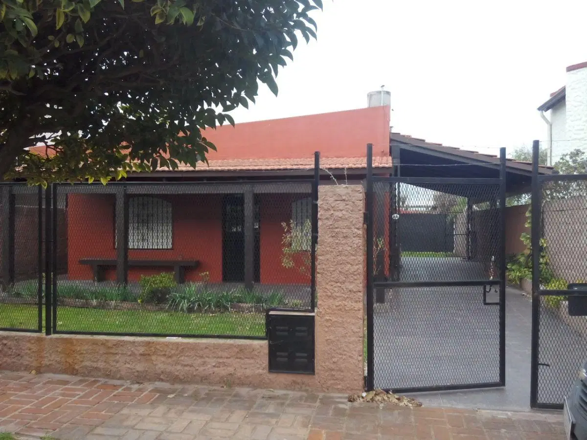 A metros de Bv.Rondeau! 2 dormitorios, cochera y jardin 5