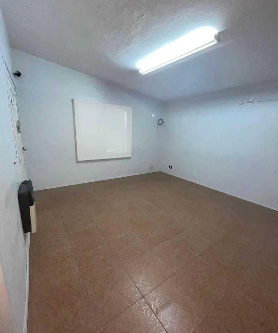 Casa en venta en INMEJORABLE ZONA COMERCIAL! 4