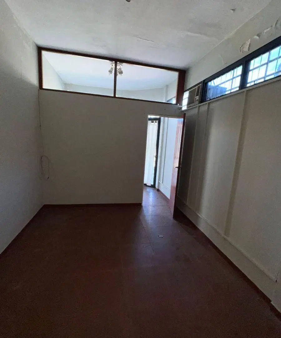 Local comercial al frente con baño y deposito! 3