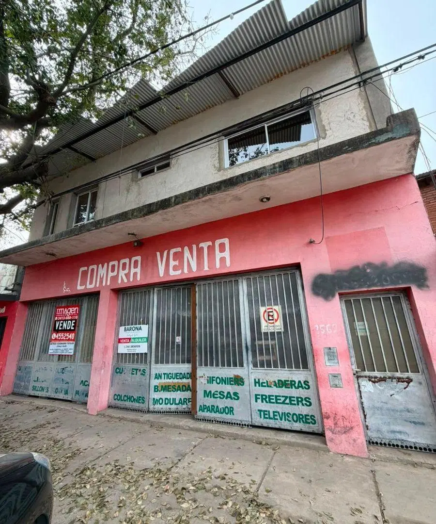 Salón con amplio deposito/galpon y departamento de 2 dormitorios sobre Ruta 11 2