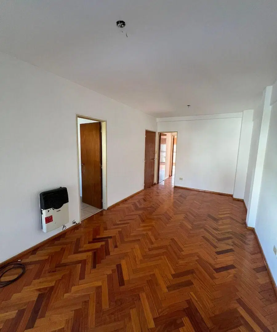 Semipiso de 1 dormitorio a metros de Av.Pellegrini 5
