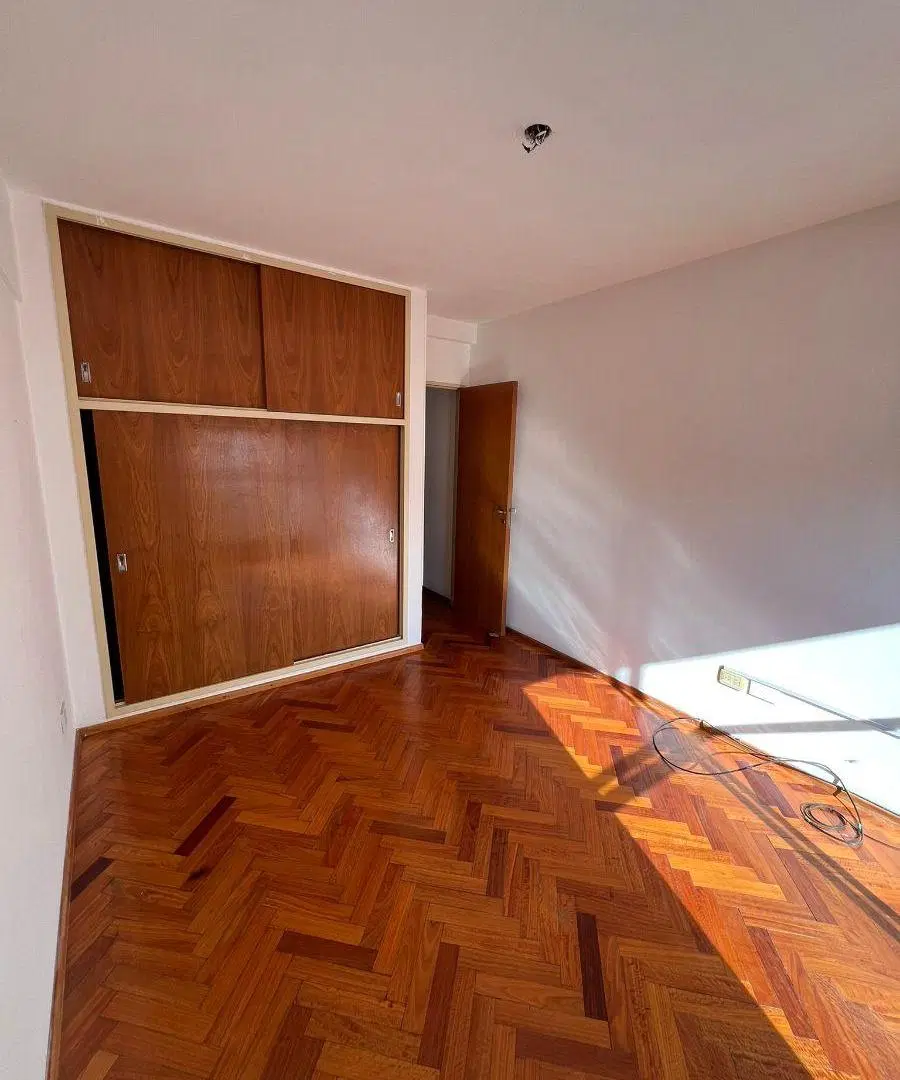 Semipiso de 1 dormitorio a metros de Av.Pellegrini 3