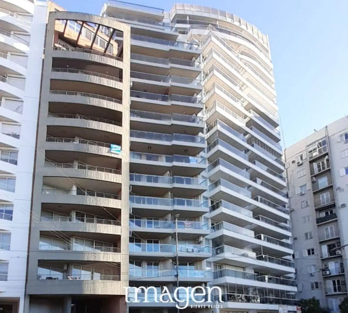 Hermoso monoambiente frente al Rio sobre Av.Wheelwright 7