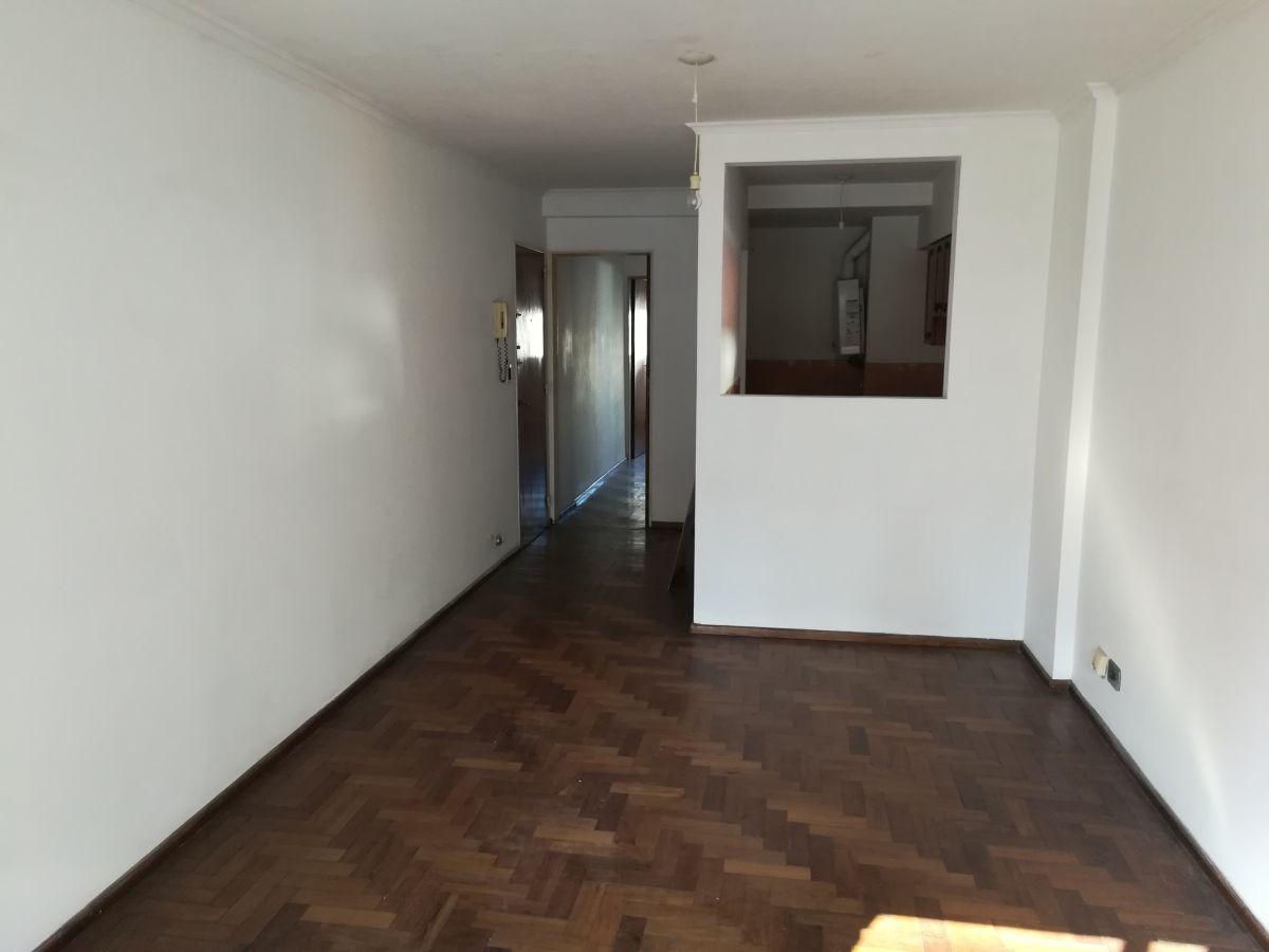 Foto de 1 dormitorio y balcon sobre Av.Santa fe, imagen 1