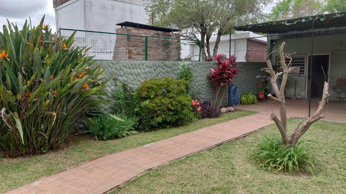Foto de Hermosa propiedad moderna con jardin a metros del Rio en G. Baigorria, imagen 2