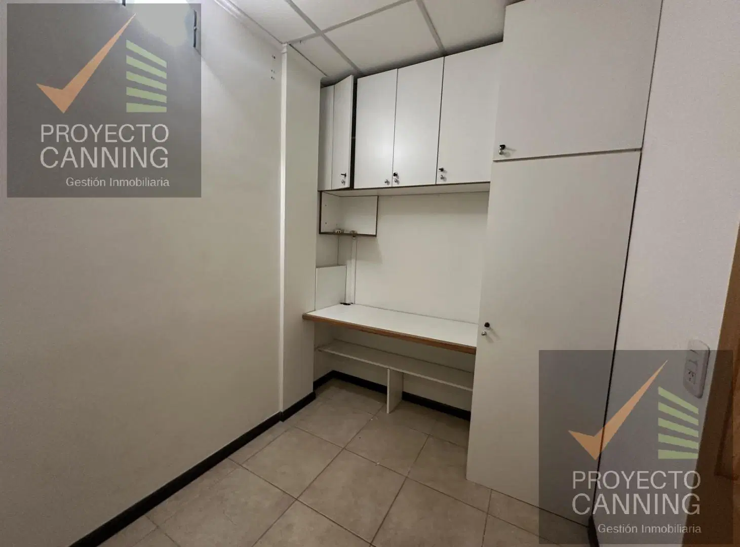 Venta de oficina en Shopping Plaza Canning 3