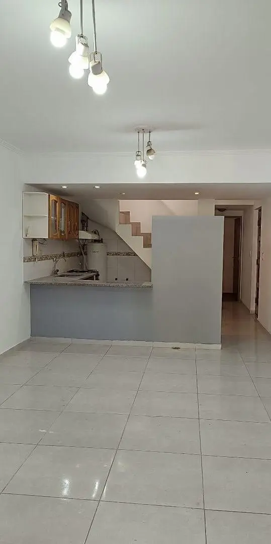 Venta! 136 y 34 Hermoso duplex, dos dorm, cochera, parque y quincho 3