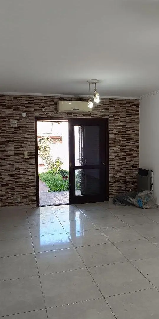 Venta! 136 y 34 Hermoso duplex, dos dorm, cochera, parque y quincho 2