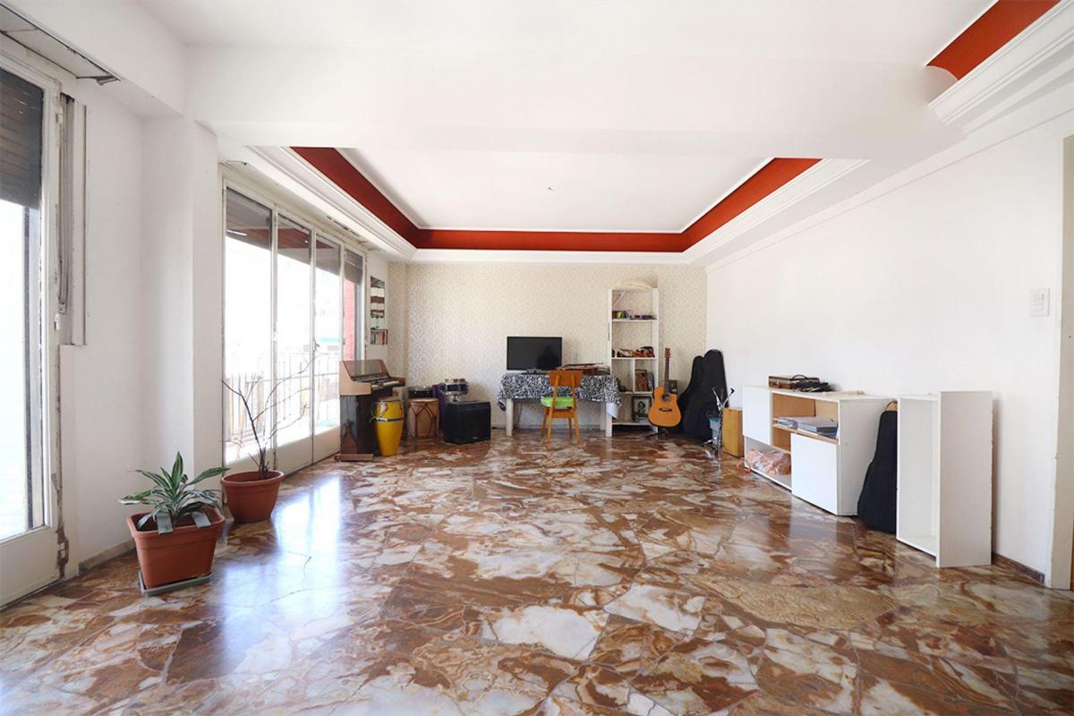 Venta Piso Almagro con Cochera y Dos Balcones 1