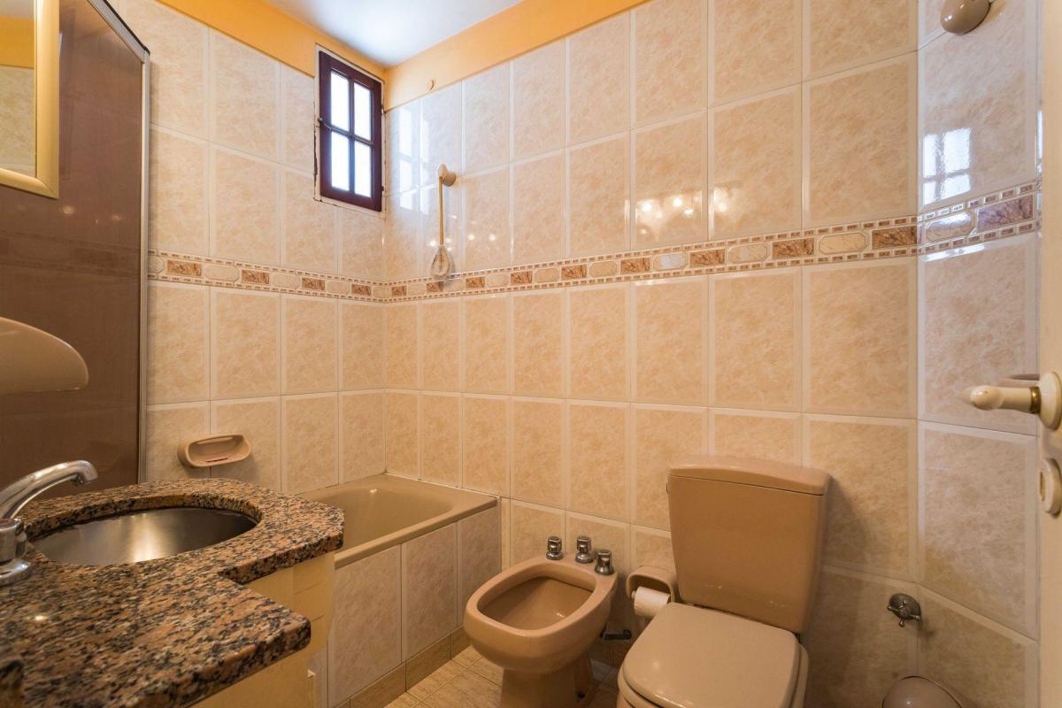 Venta Casa 8 Amb C/2 Cochera, Pileta en Versalles 3