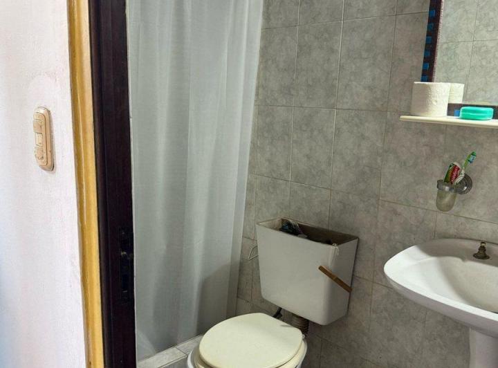 VENTA PH con 3 DEPTOS 1 piso escalera - Floresta 5