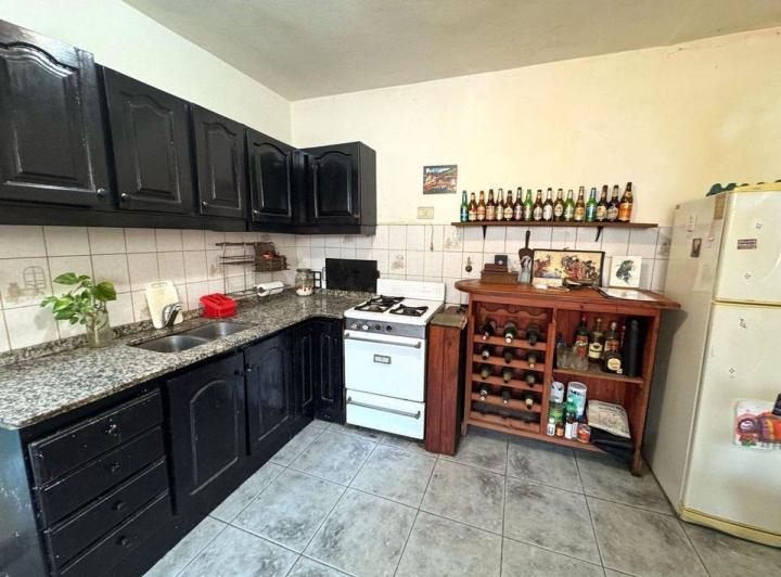 VENTA PH con 3 DEPTOS 1 piso escalera - Floresta 4
