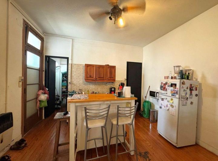 VENTA PH con 3 DEPTOS 1 piso escalera - Floresta 1