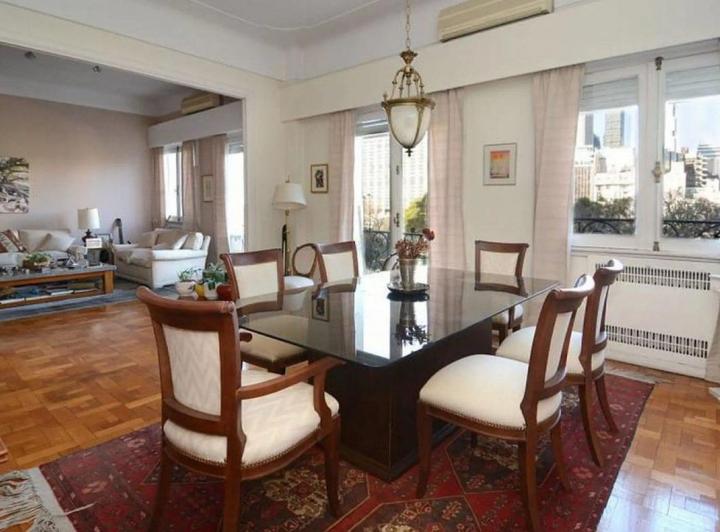 Venta Departamento con balcón y cochera Retiro 1