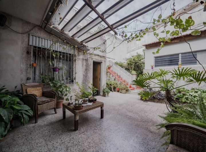 Casa en Parque Chacabuco 6 amb, patio y cochera 2