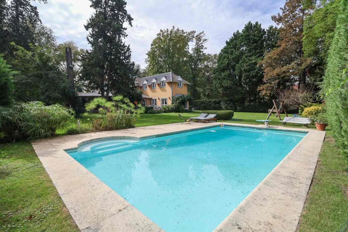 VENDE CASA C PILETA Y PARQUE EN GOLF CLUB ARGENTIN 3