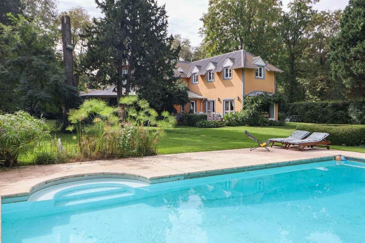 VENDE CASA C PILETA Y PARQUE EN GOLF CLUB ARGENTIN 5