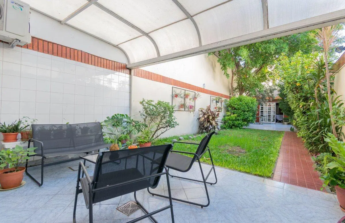 VENTA DÚPLEX C/COCHERA, JARDÍN, QUINCHO EN ALMAGRO 5